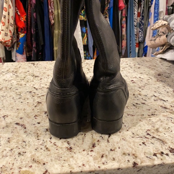 FRYE Trapunto Boot size 6. - Picture 5 of 7